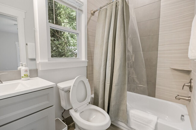 Building Photo - 7900 Heritage Dr