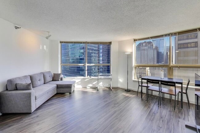 Building Photo - 555 W Madison St