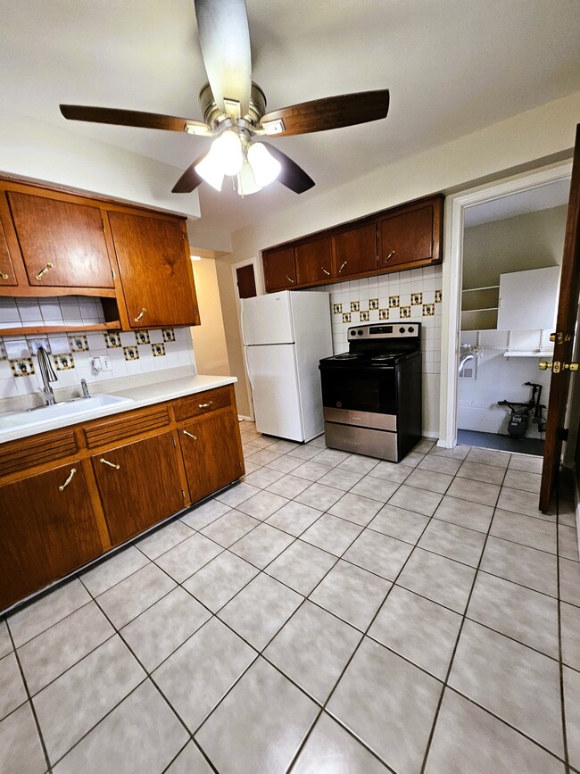 Building Photo - 17637 Prospect St