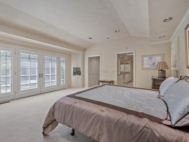 Building Photo - Pet Friendly Home Located in Highly desirable area of Menlo Park