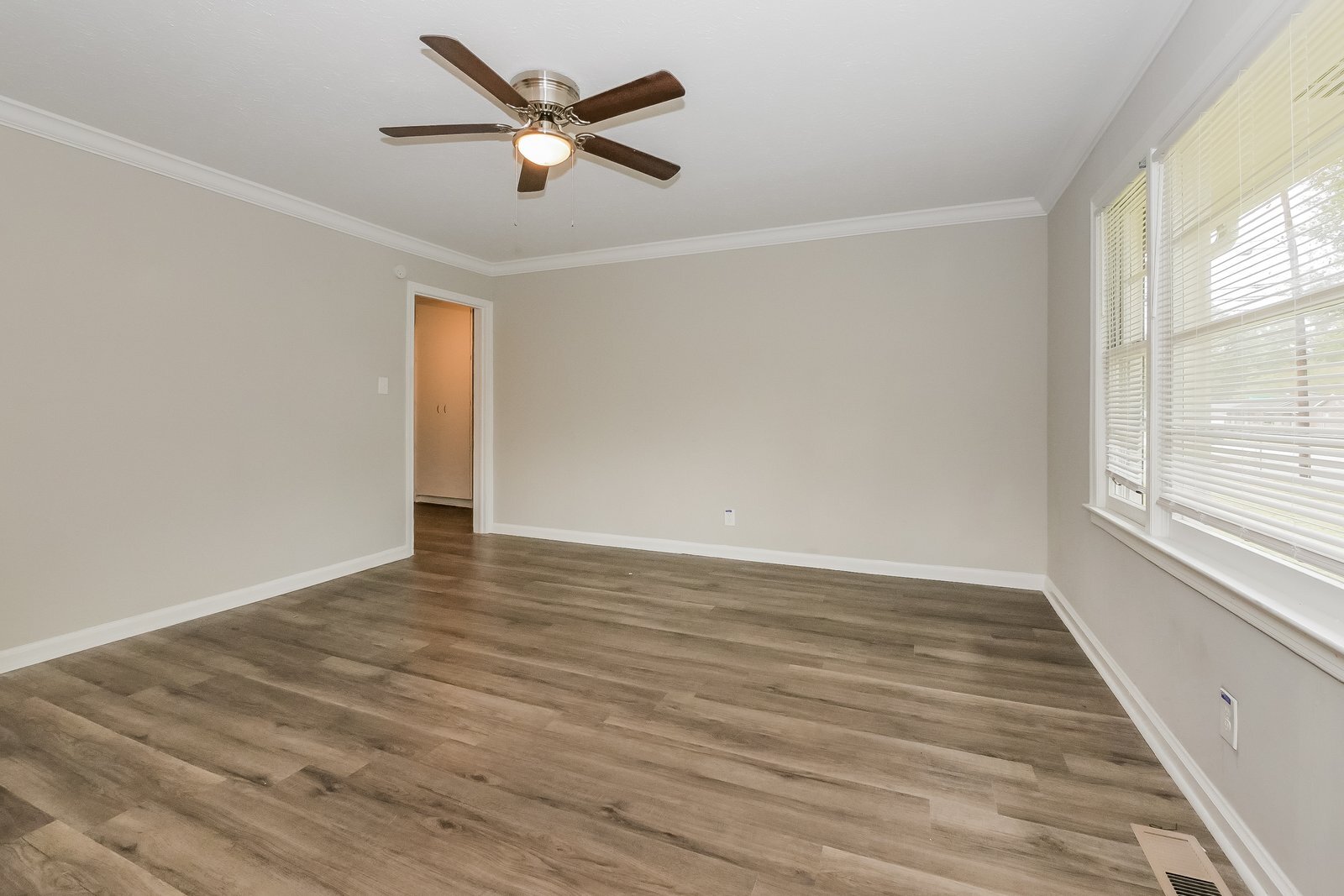 Building Photo - 4902 20th Ave