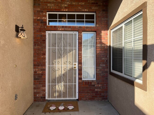 Building Photo - 686 Millbrook St