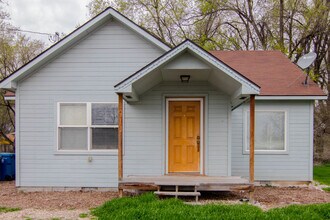 Building Photo - 2 Bedroom Nampa Home_Large Lot_Pet Friendly