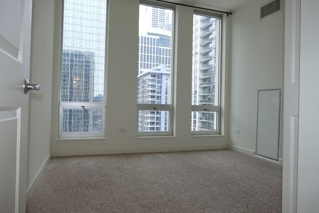 Building Photo - 1400 S Michigan Ave