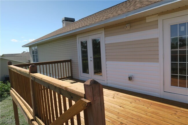 Building Photo - 2309 SE 5th Pl