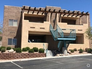 Building Photo - APPLICATION PENDING- Spacious & Move-In Re...