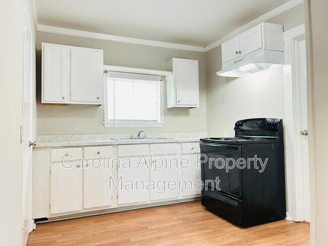 Building Photo - 918 Airline Ext