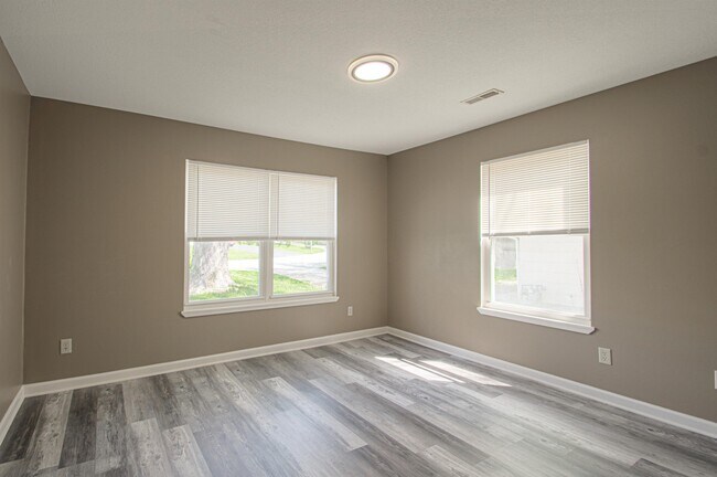 Building Photo - 6905 E 112th St