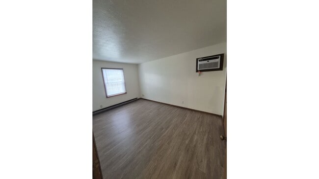 Building Photo - 400 Cadillac St