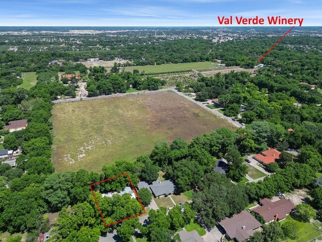Building Photo - 21 Larkwood Ln