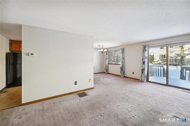 Building Photo - 17 Oak Forest Dr