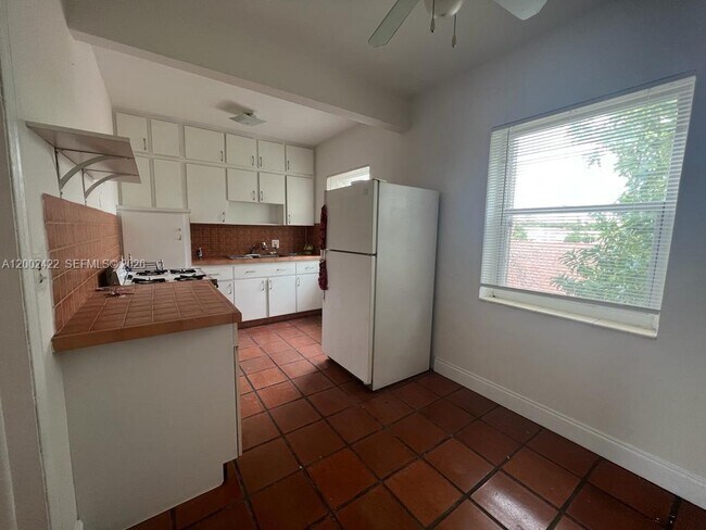 Building Photo - 1421 SW 37th Ave