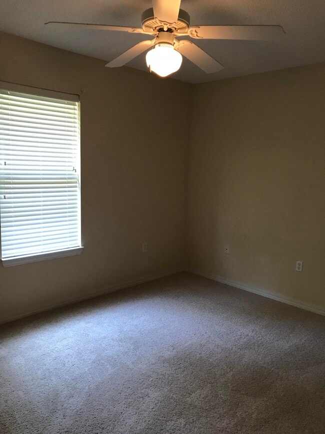 Building Photo - 517 Samana Way