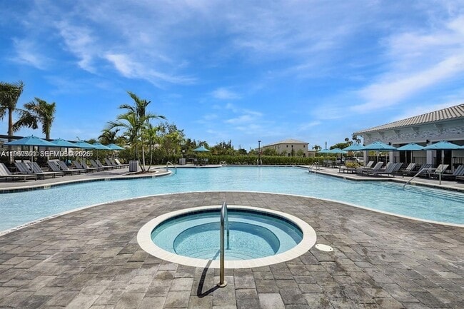 Building Photo - 1332 SE 26th Ter