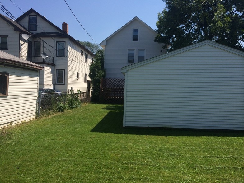 Building Photo - 430 Colvin Ave