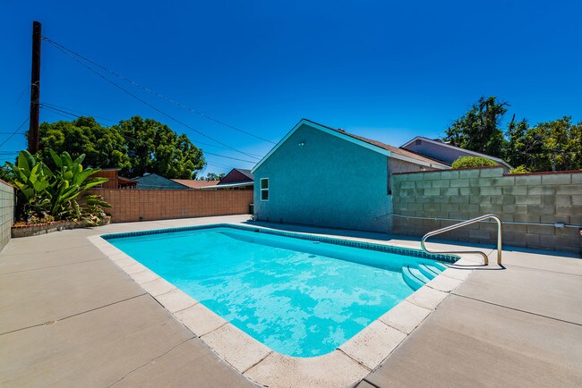 Building Photo - 1700 N Lima St