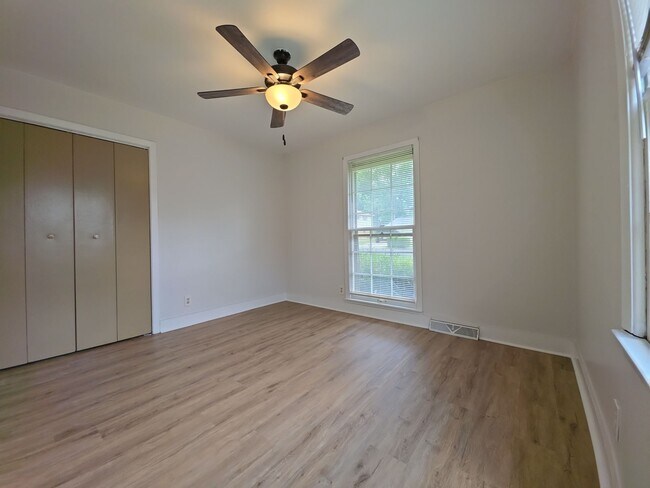 Building Photo - 2613 Skyline Dr NW