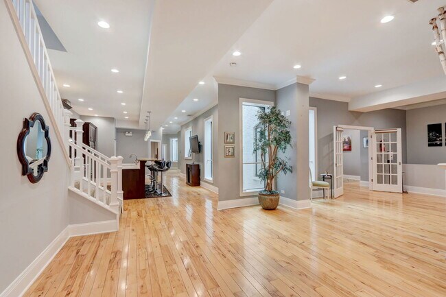 Building Photo - 22 W Ontario St