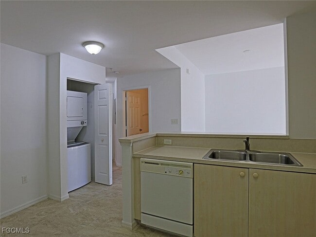 Building Photo - 15385 Bellamar Cir
