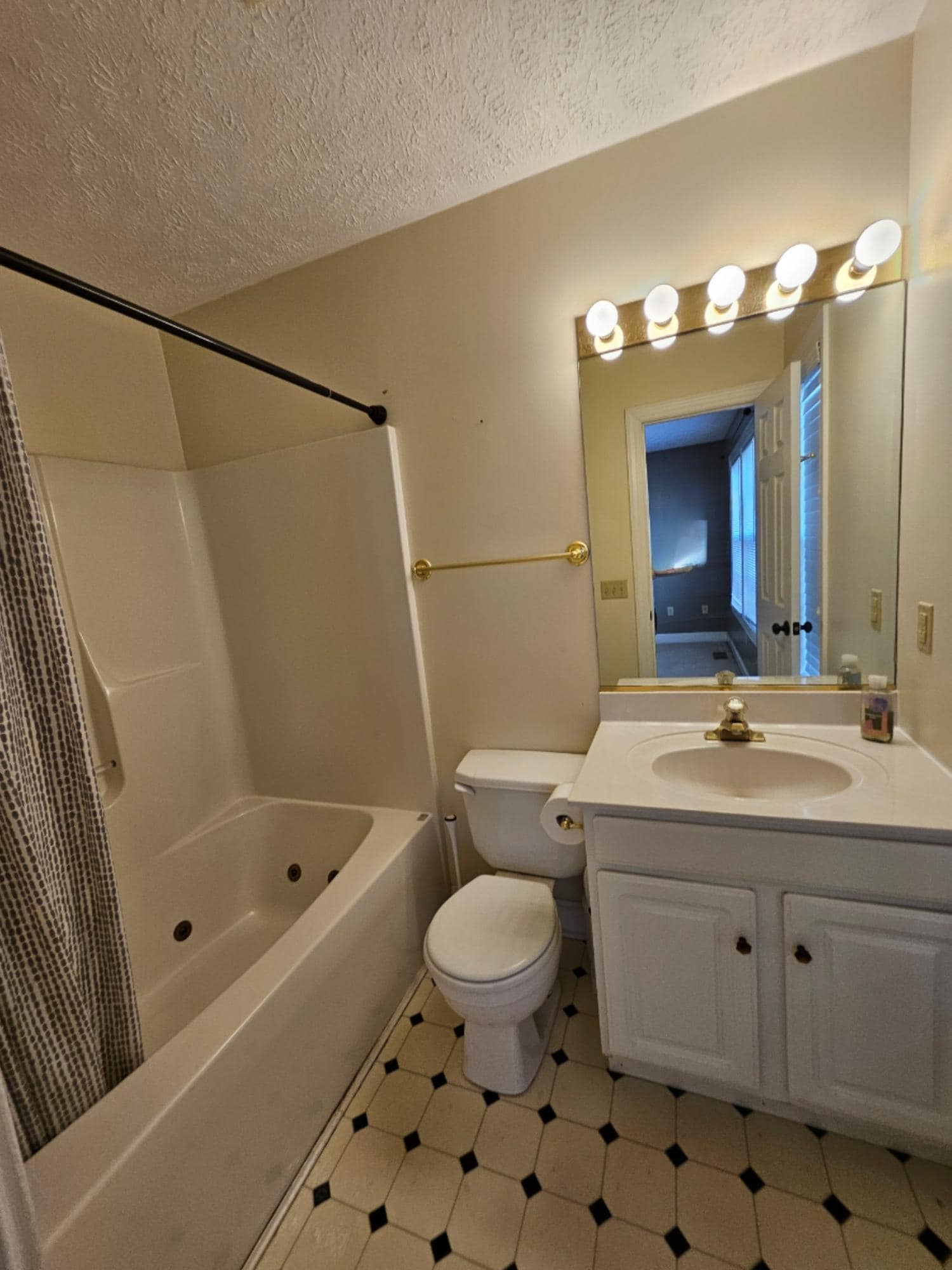 Building Photo - 425 Silver Leaf Dr