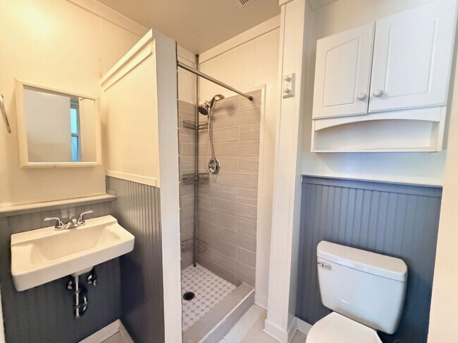 Building Photo - Historic Downtown Charm | Original Floors | Walk to Golf, Dining, Parks, & Concerts