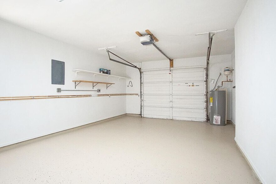 Building Photo - 737 SW Belmont Cir