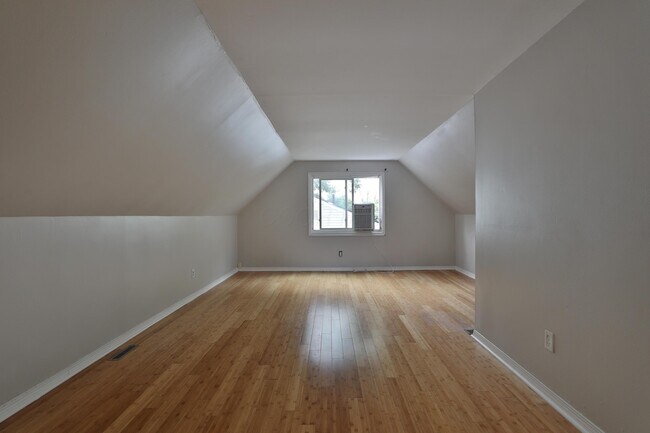 Building Photo - 2353 Hanna Dr
