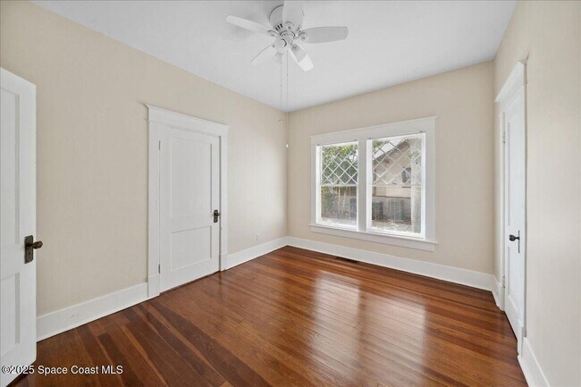 Building Photo - 1326 Riverside Dr