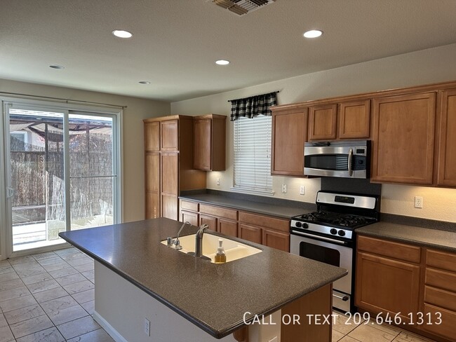 Building Photo - 274 Finchwood Dr