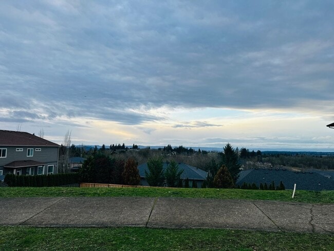 Building Photo - Gorgeous Custom Camas Home