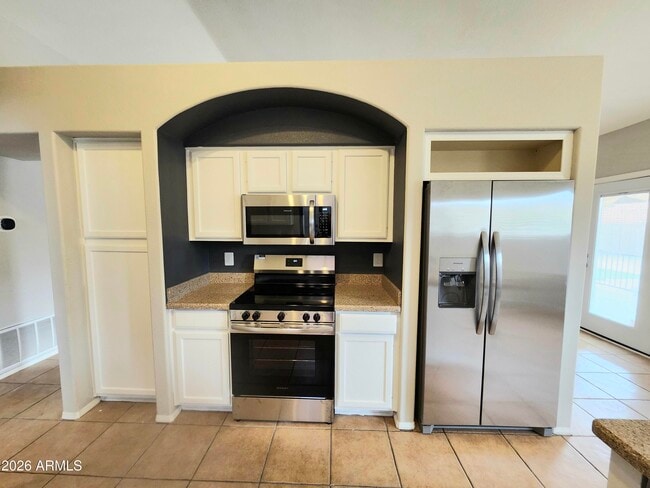 Building Photo - 2545 E Granite View Dr