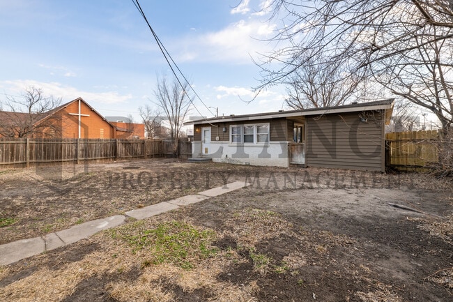 Building Photo - 2803 S Glenn Ave