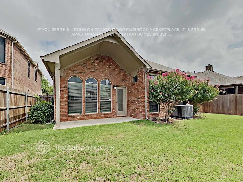 Building Photo - 2828 Thorncreek Ln