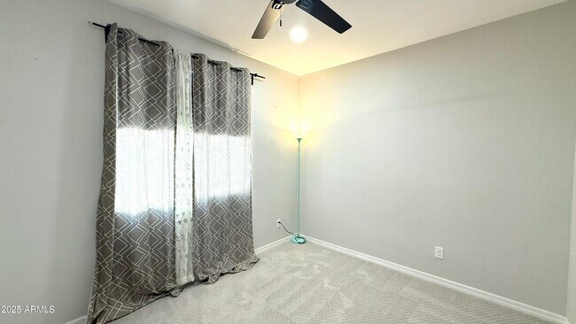 Building Photo - 26410 N Thornhill Dr