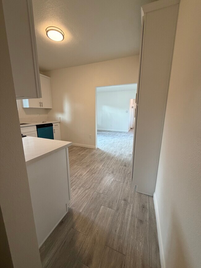 Kitchen - 223 E Colorado Blvd