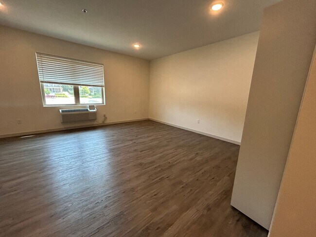 Building Photo - Studio Unit at Tiller+Main