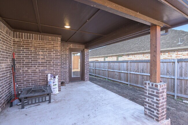 Building Photo - 1707 Aleia Cv