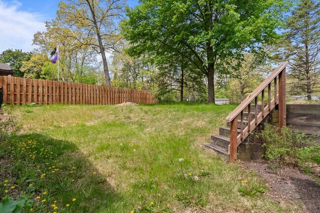 Building Photo - 438 Sylvan Dr