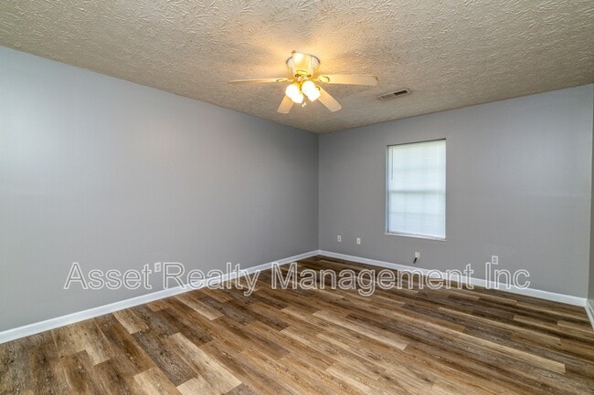 Building Photo - 152 Red Bud Ln