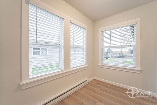 Building Photo - 2541 SW 6th Ave