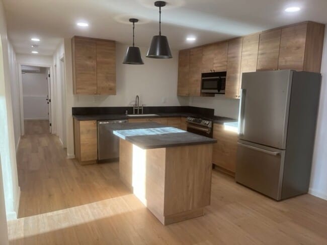 Building Photo - 3 Br 2 Ba home  5 minutes away from USD.