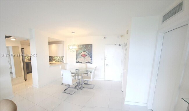 Building Photo - 5161 Collins Ave