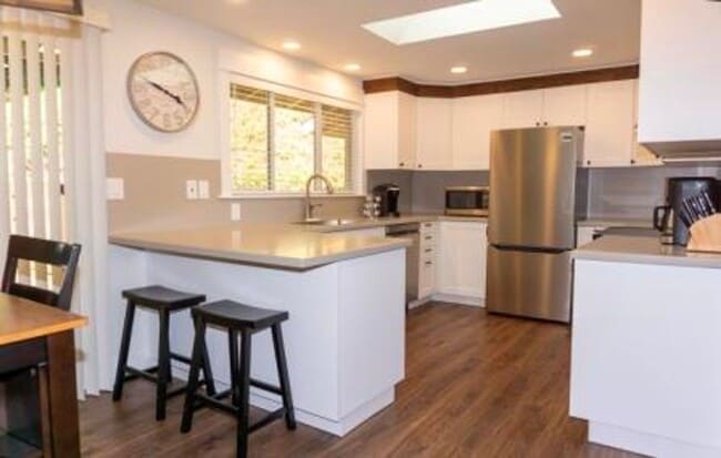 Building Photo - 3 bedroom, 2 bath with double car attached garage, newly remodeled.