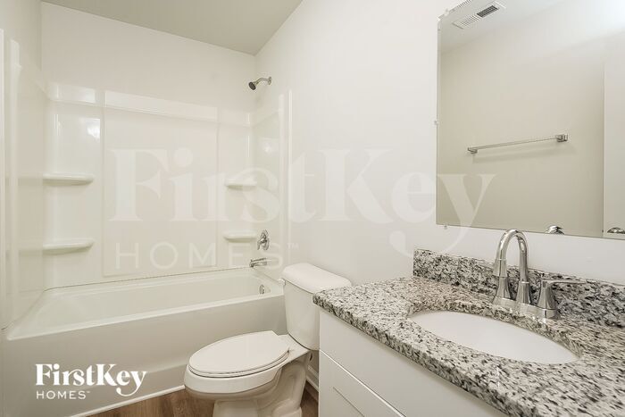 Building Photo - 813 Pine Cir Dr