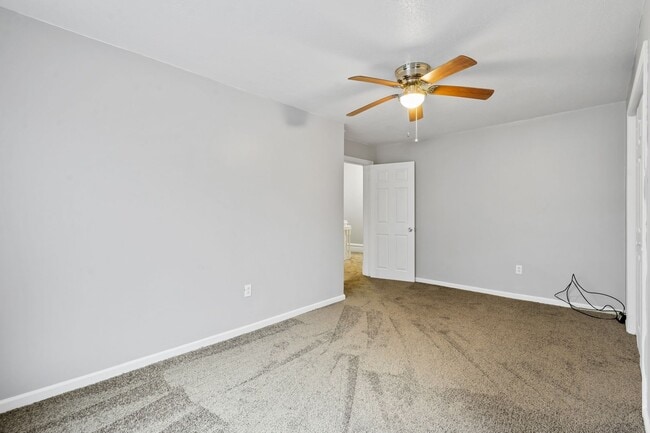 Building Photo - 410 Lorenz Ave