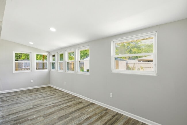 Building Photo - 12433 Deerfield Rd
