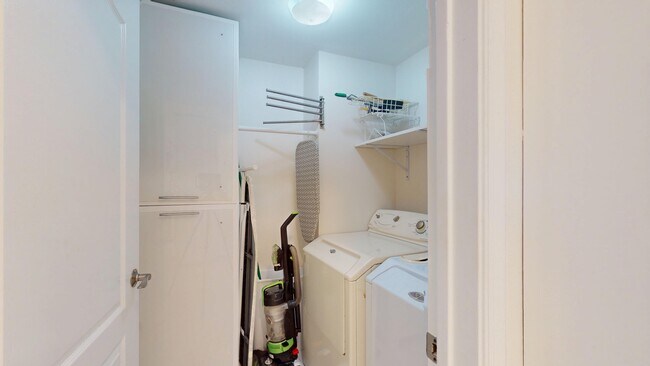 Building Photo - 808 3rd Ave W