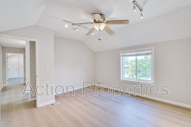 Building Photo - 3806 Century Dr