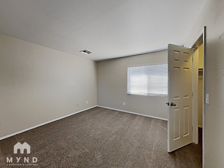 Building Photo - 12105 W Flores Dr