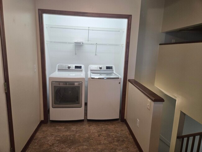 Building Photo - 1623 Lamberton Lake Dr NE